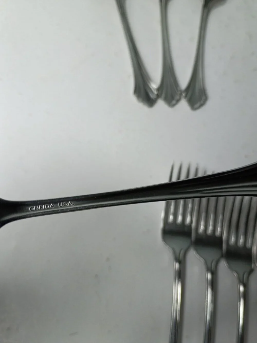 Oneida Bancroft 19 Piece Assorted Flatware Set Stainless Steel Fan Bottoms